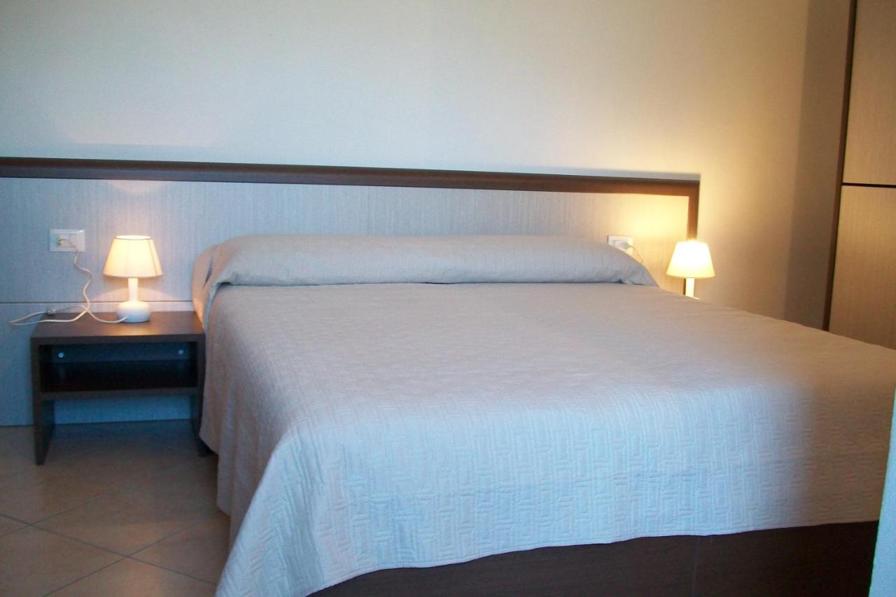 Domo - Guest-House Il Nespolo Fiorito Bed and Breakfast Orosei Exteriör bild