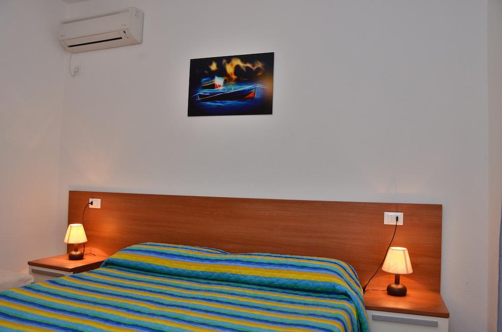 Domo - Guest-House Il Nespolo Fiorito Bed and Breakfast Orosei Rum bild