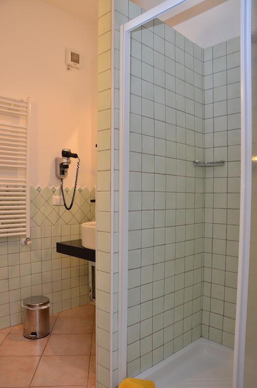 Domo - Guest-House Il Nespolo Fiorito Bed and Breakfast Orosei Rum bild