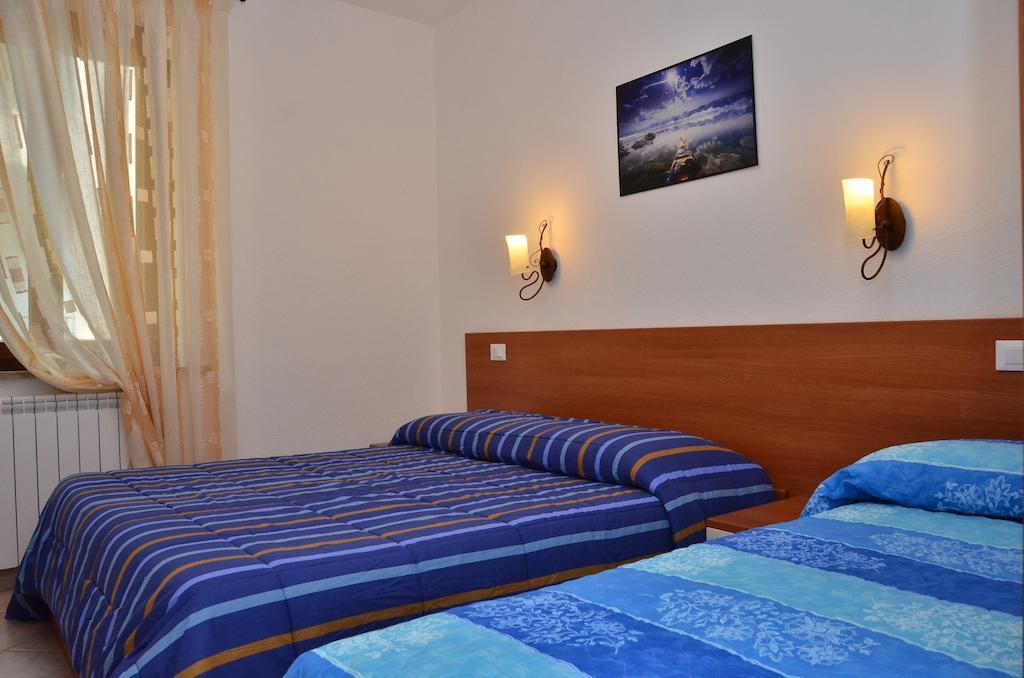 Domo - Guest-House Il Nespolo Fiorito Bed and Breakfast Orosei Exteriör bild