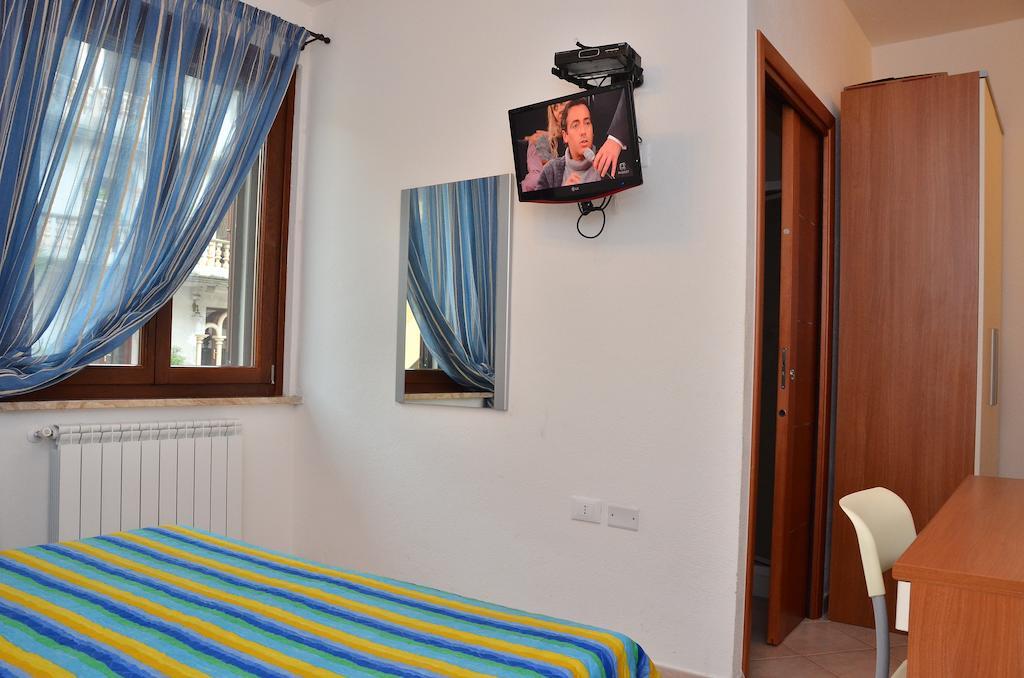 Domo - Guest-House Il Nespolo Fiorito Bed and Breakfast Orosei Exteriör bild