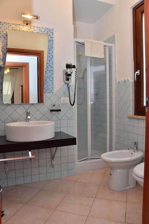 Domo - Guest-House Il Nespolo Fiorito Bed and Breakfast Orosei Exteriör bild