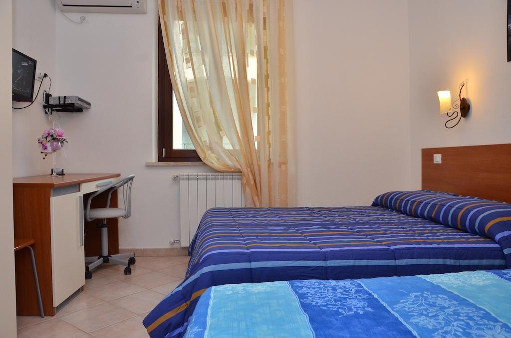 Domo - Guest-House Il Nespolo Fiorito Bed and Breakfast Orosei Exteriör bild