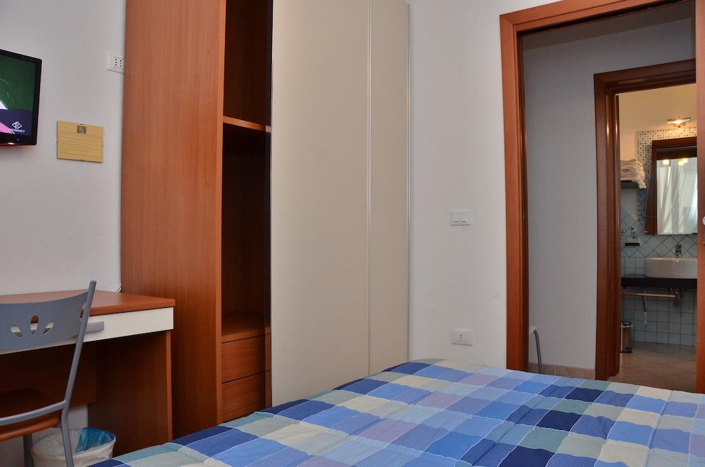 Domo - Guest-House Il Nespolo Fiorito Bed and Breakfast Orosei Exteriör bild