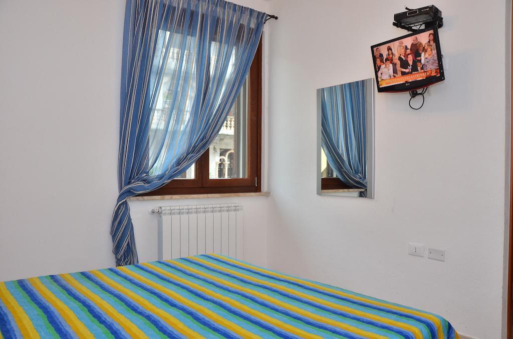 Domo - Guest-House Il Nespolo Fiorito Bed and Breakfast Orosei Exteriör bild